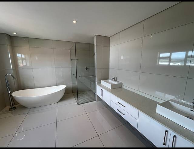 5 BEDROOM CLUSTER FOR SALE IN IZINGA RIDGE